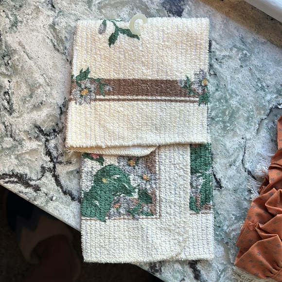 Lot of 4 Unused Vintage Dish Towels. 3 smaller ones & 1 Large Teddy Bear - Picture 5 of 11